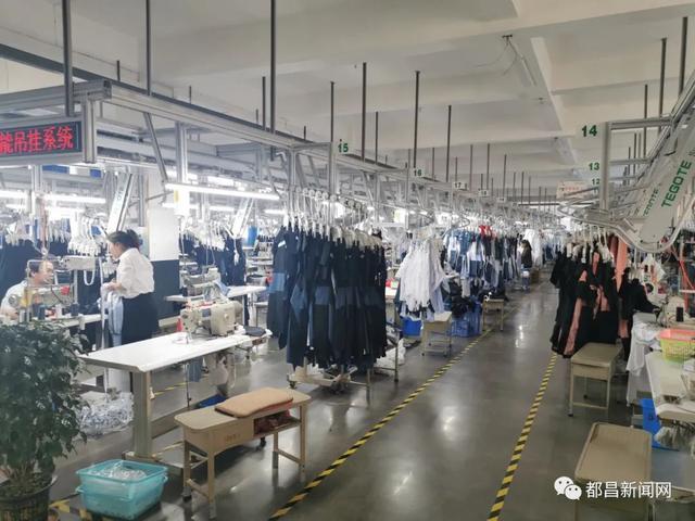 富德士服饰公司 匠心制鞋帽，日夜赶订单的背后